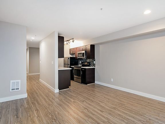 4th image of 2557 14th Ave W APT 302