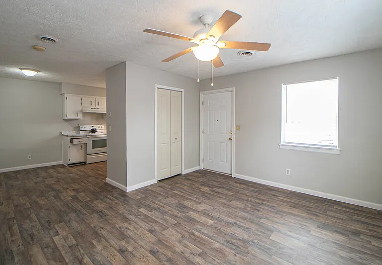 404-13 Thompsonville Ln — Photo 3