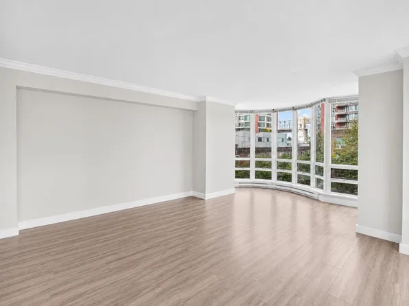 1501 Howe St #404, Vancouver, BC V6Z 2P8