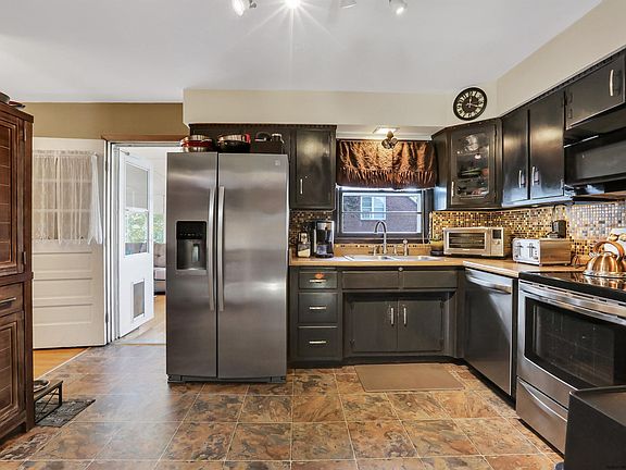 3rd image of 29 Bennett Avenue