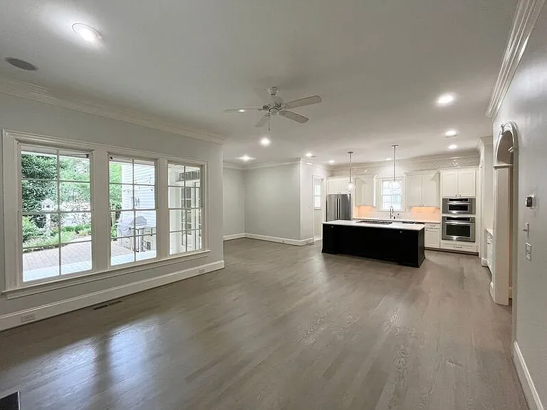 535 Guilford Cir — Photo 17