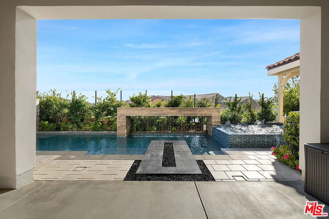 5 bed, 6.0 bath, 5471 sqft, $14,000 — Photo 3