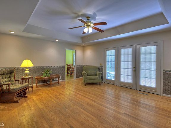 5th image of 275 Vista Dr