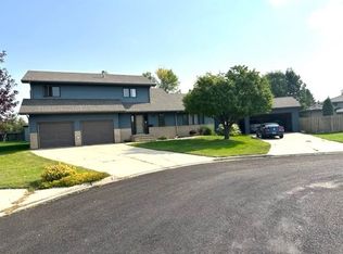 1601 Centennial St, Minot, ND 58701