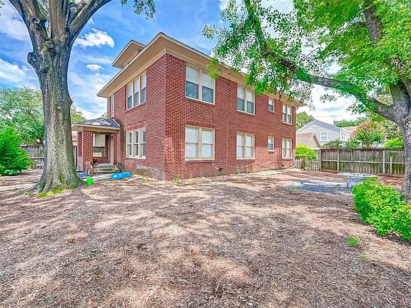 2nd image of 1002 Studewood St #A