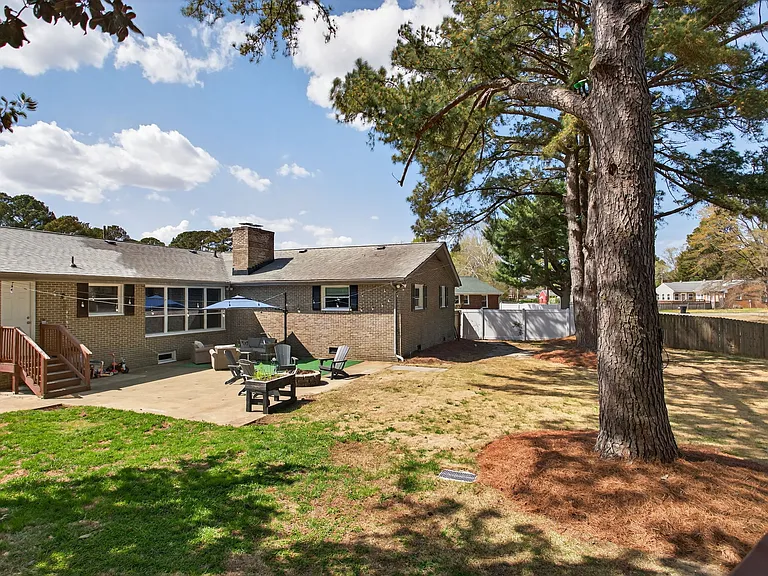 403 Holloway Dr — Photo 39