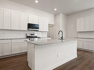 4 bed, 1700 sqft, $2,200 — Photo 3