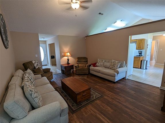 4th image of 2245 Oaklawn Ave