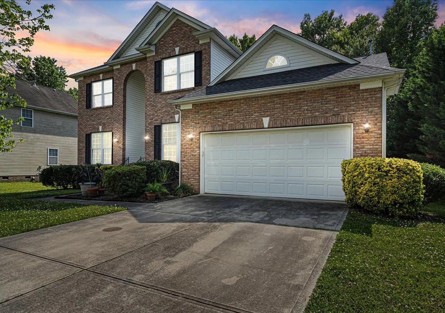 6 Bedrooms + 3,400 Sq Ft Near Ballantyne | 15114 Bridle Trace Ln, Pineville, NC 28134 — Photo 3