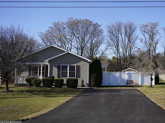3rd image of 590 Wendover Dr
