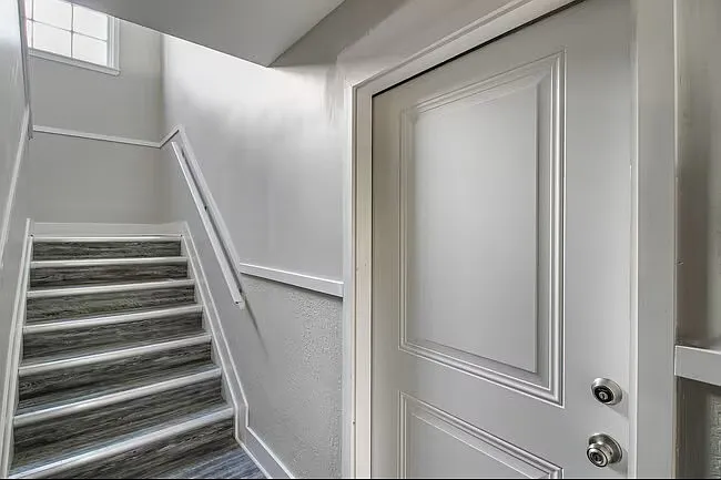 Wilshire Apartments — Photo 4