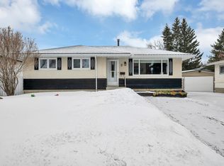 8 Glenwood Dr, Strathcona County, AB