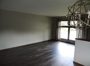 1403 Brenton Dr, Cedar Falls, IA 50613