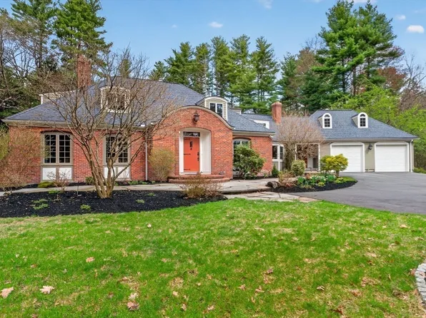 8 Buttercup Ln, Dover, MA 02030