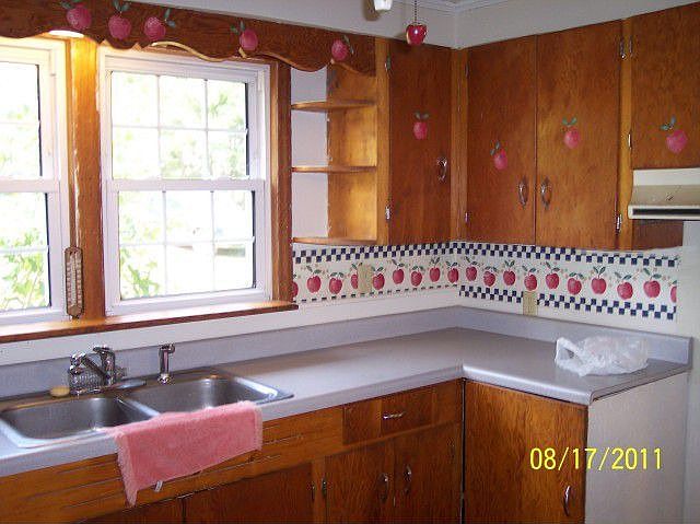 2nd image of 502 Holmes St