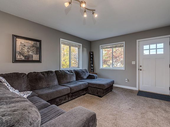 4th image of 804 Juniper Ln NW