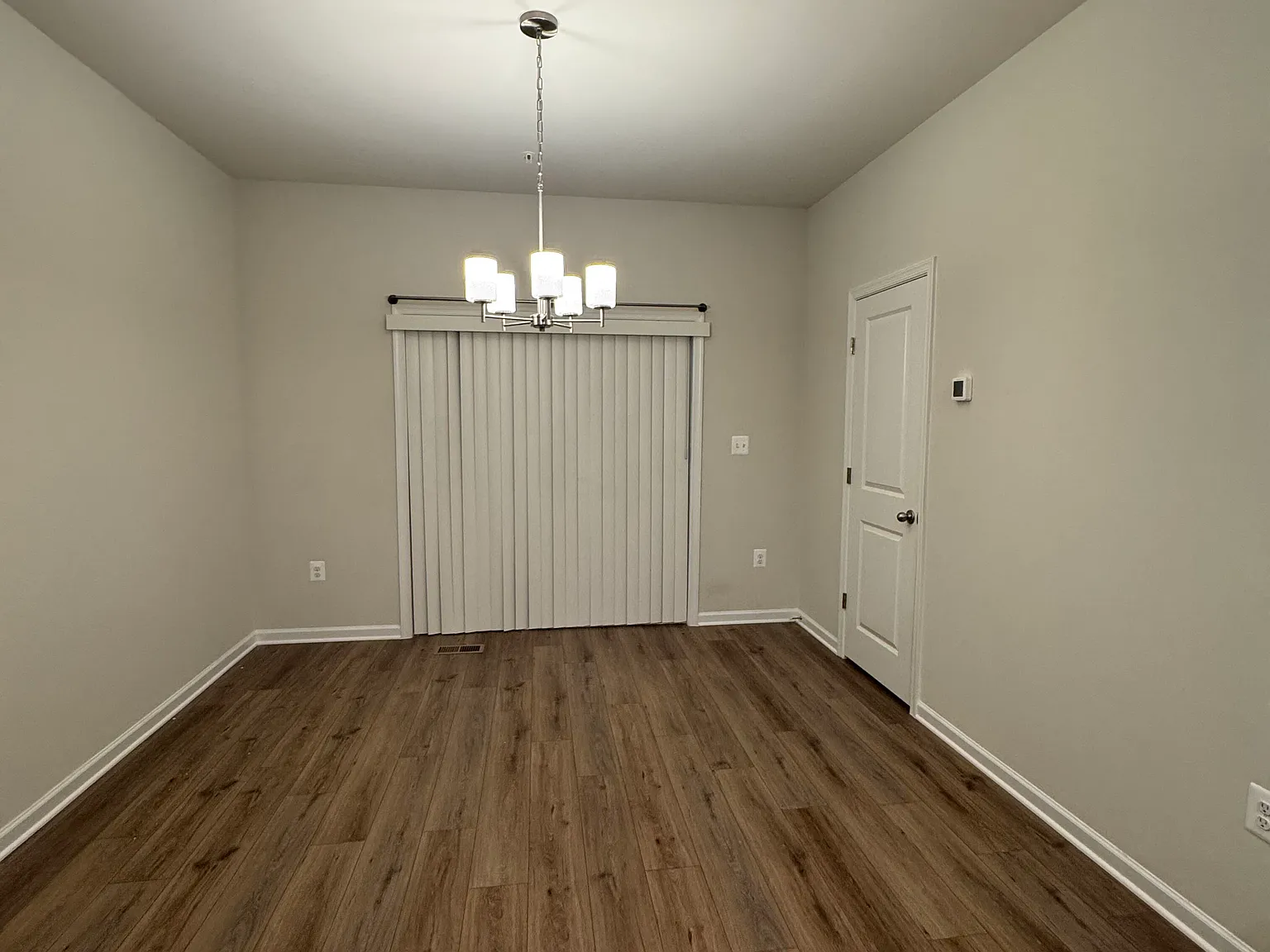 3 bed, 3.5 bath, 1700 sqft, $3,500 — Photo 3