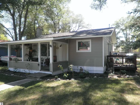 608 E Broad St, Bellaire, MI 49615