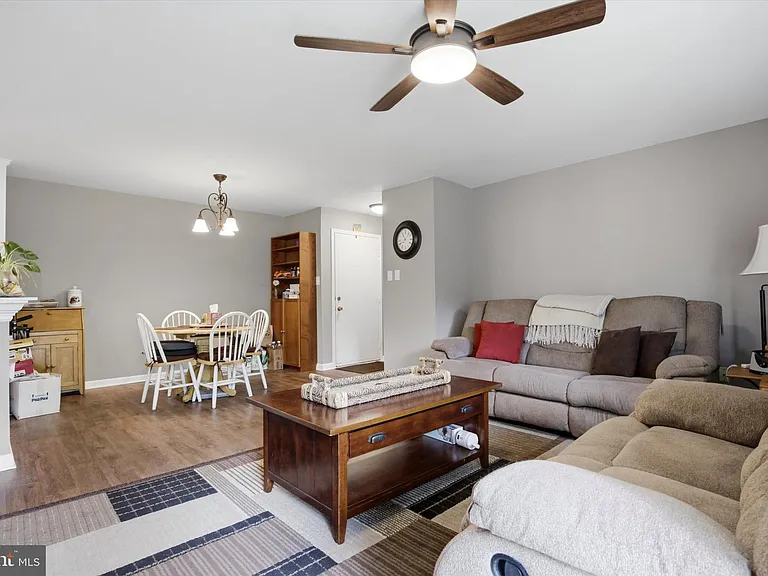1003 Thornton Ct — Photo 4