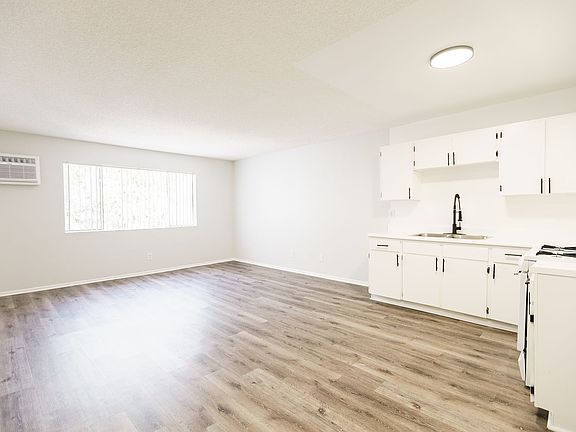 5th image of 226 S Serrano Ave APT 101