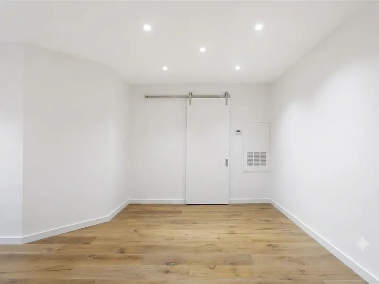 15 Warren St #334 — Photo 4