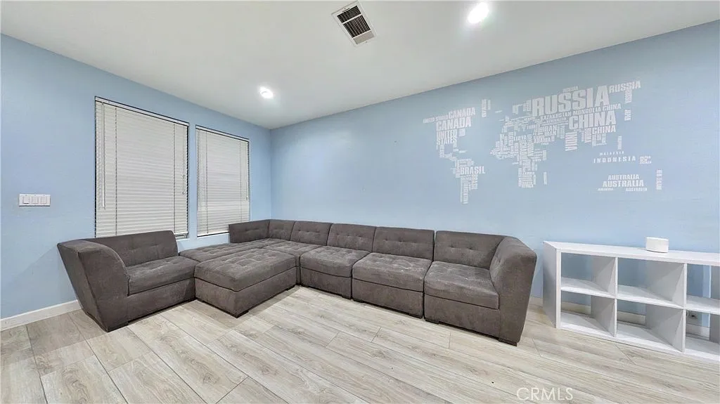 3 bed, 2.5 bath, 1440 sqft, $4,950 — Photo 3