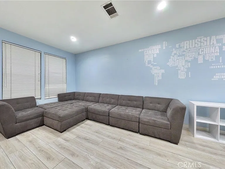 332 W Summerfield Cir — Photo 3