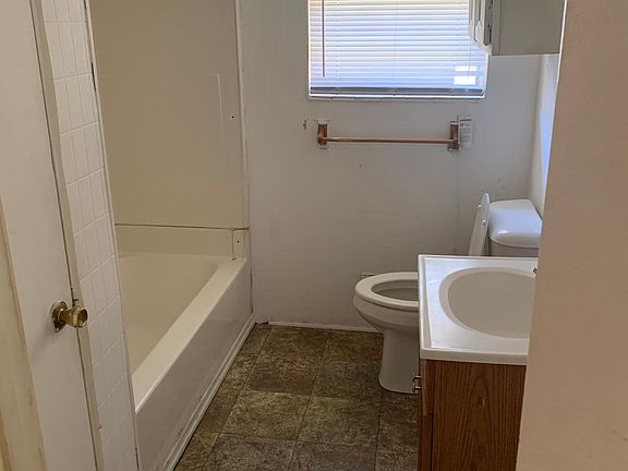 Hall bathroom.