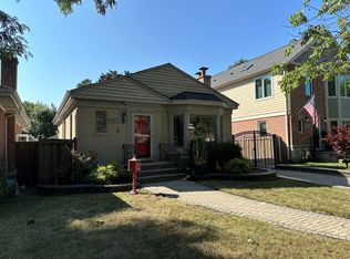 7027 N Mankato Ave, Chicago, IL 60646