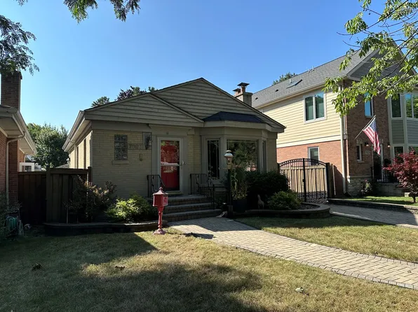 7027 N Mankato Ave, Chicago, IL 60646