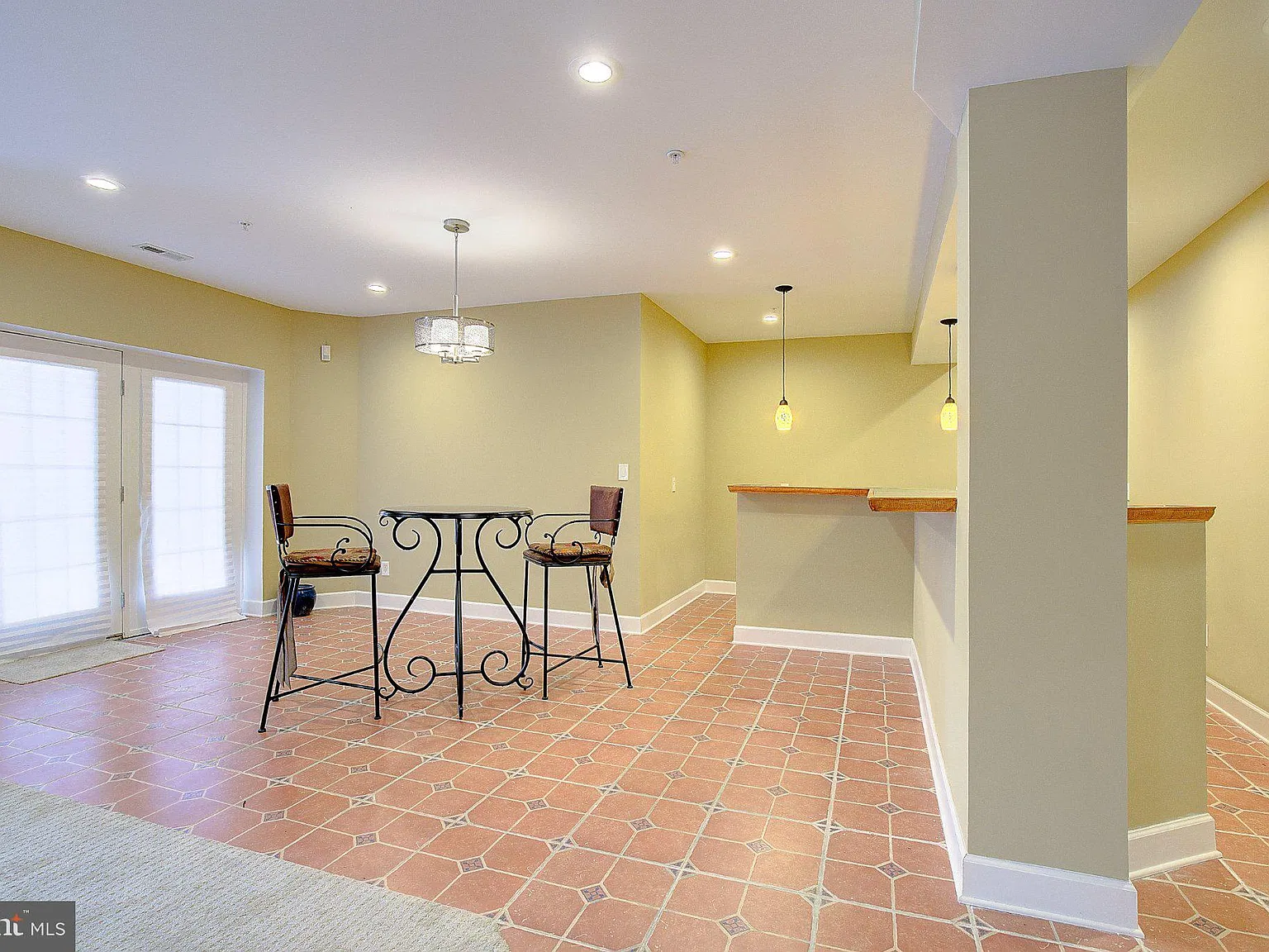 2 bed, 1.0 bath, 1600 sqft, $2,100 — Photo 3