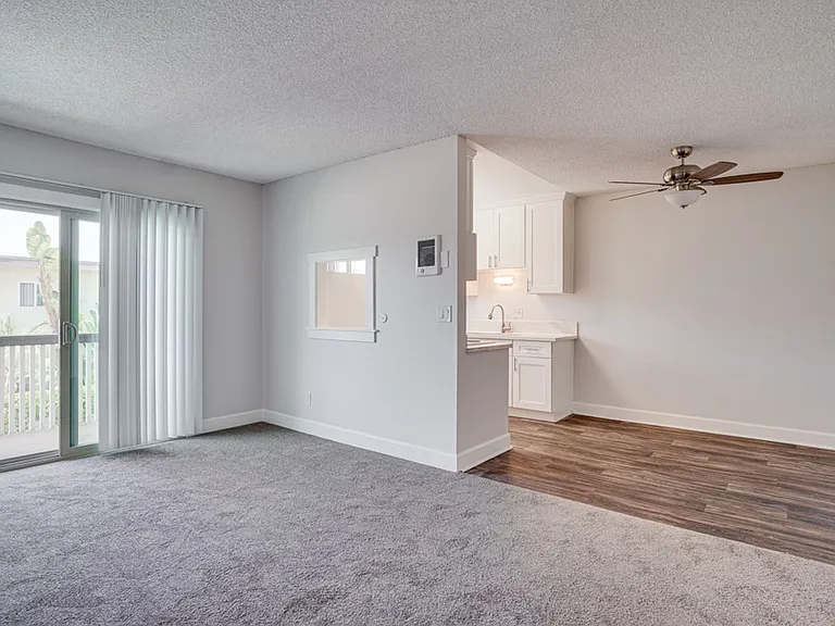 Cambridge Apartments — Photo 21