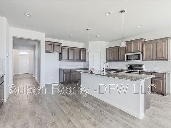 5th image of 1343 Fox Hollow Rd