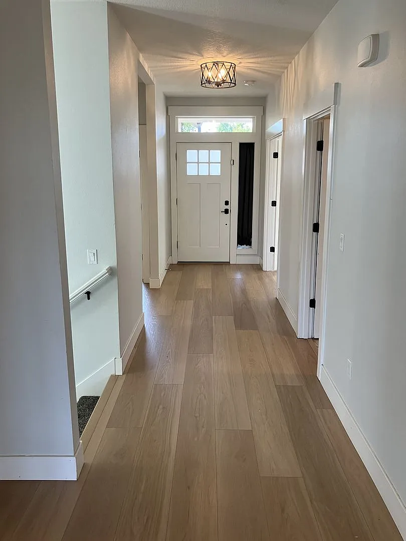 Large Four Bedroom Home in South Salem — Photo 2