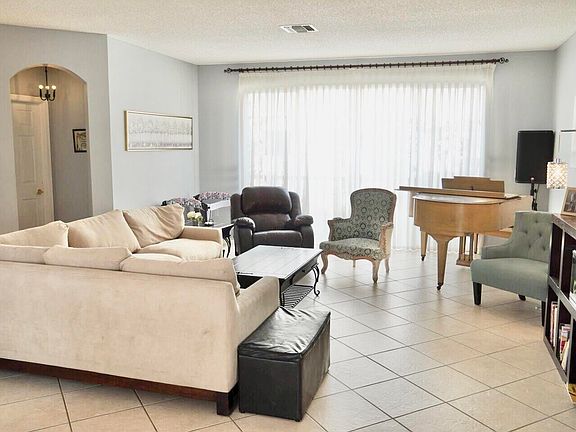 5th image of 2433 Westmont Drive