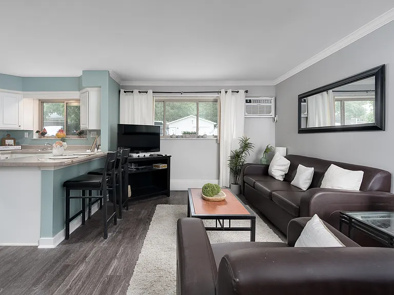Abbott Pointe Apartments — Photo 4