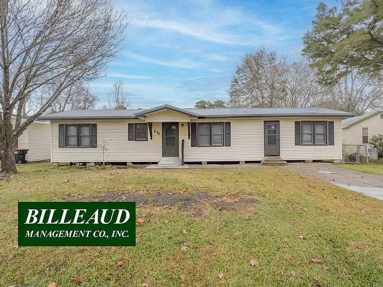 211 Lana Dr — Photo 1