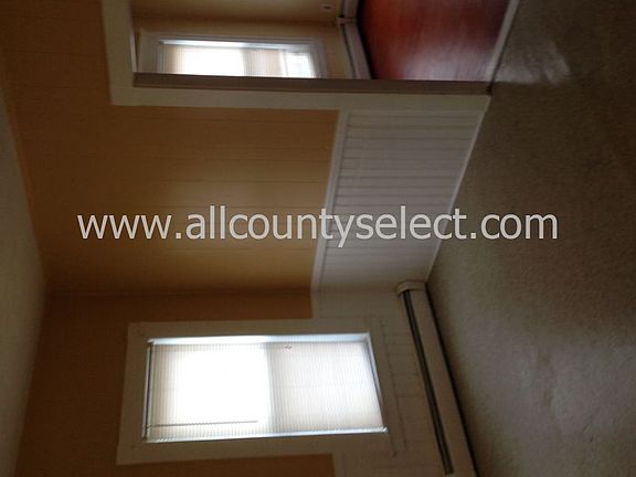 4th image of 107 Oxford St #1