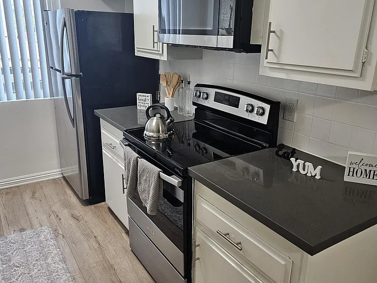 Malibu Apartments — Photo 16