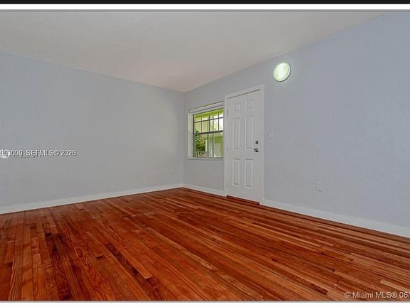 5th image of 915 8th St APT 106