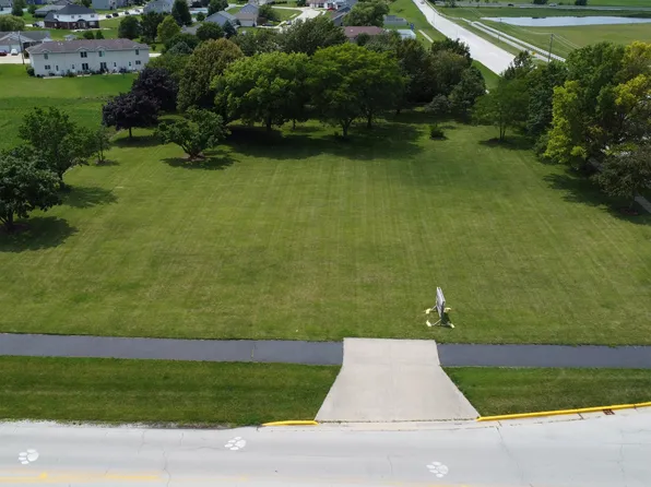 10000 N Maple St, Manteno, IL 60950