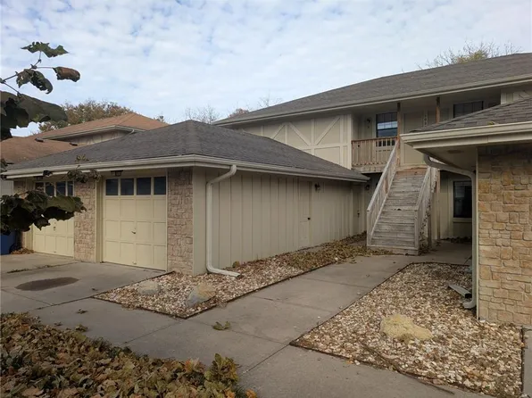 1020 NE Lindsay Ave, Lees Summit, MO 64086