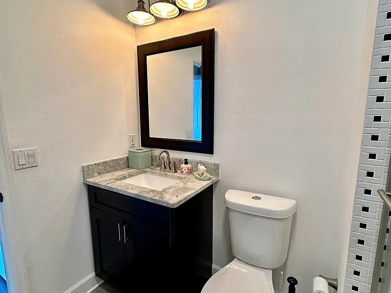 Eastpark Dr — Photo 5