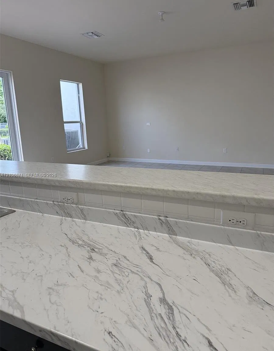 Kendall Commons Residenti — Photo 4