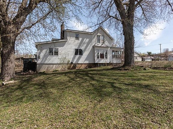 3rd image of 302 E Main Street