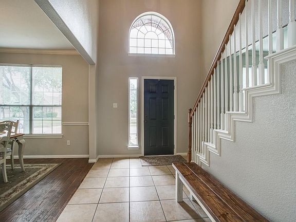 2nd image of 1617 Kingfisher Ln