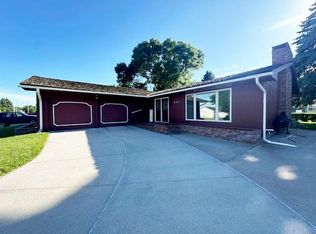 835 S 1st Ave, Broken Bow, NE 68822