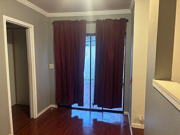 3rd image of 2231 W Elmwood Ave