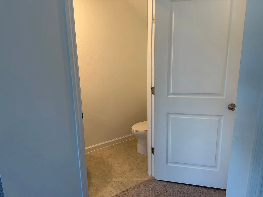 3 bed, 2.5 bath, 1422 sqft, $2,100 — Photo 4