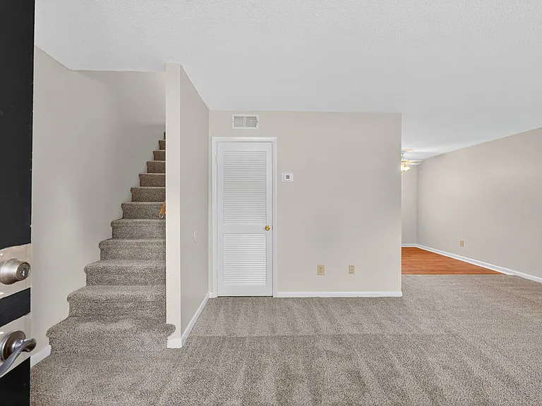 Woodlocke Apartments — Photo 41